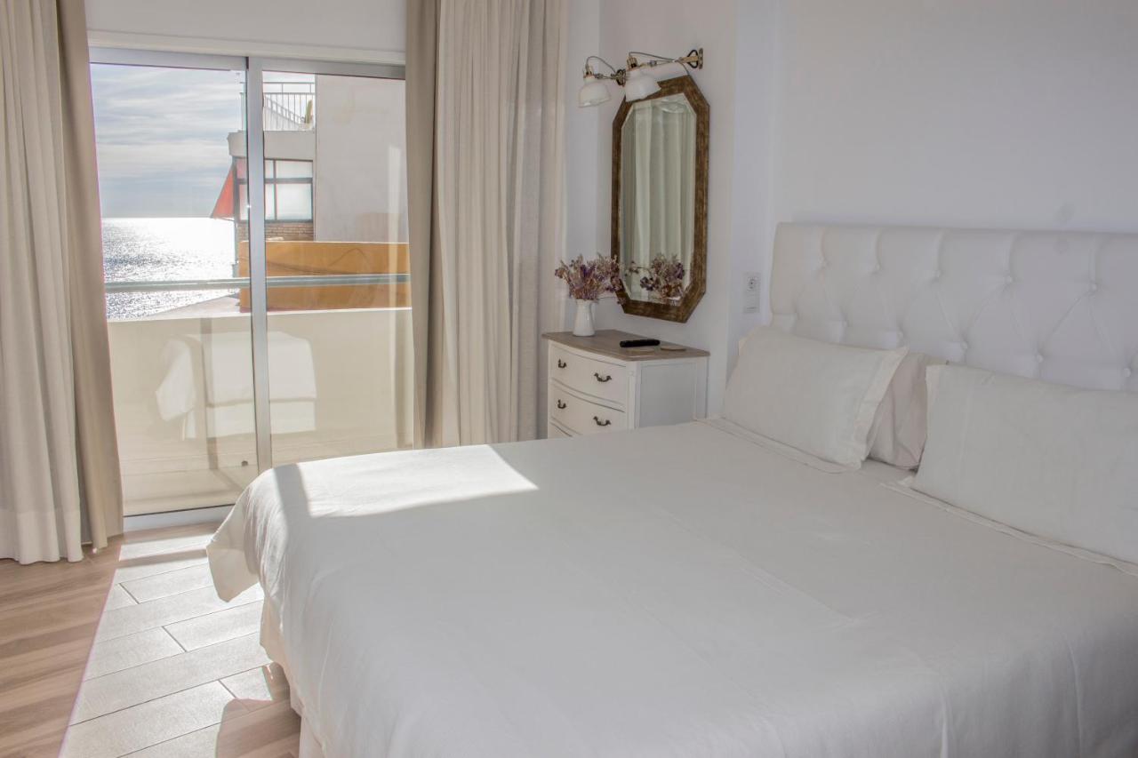 Beachfront Apartment In Fuengirola With Sea Views Exteriör bild