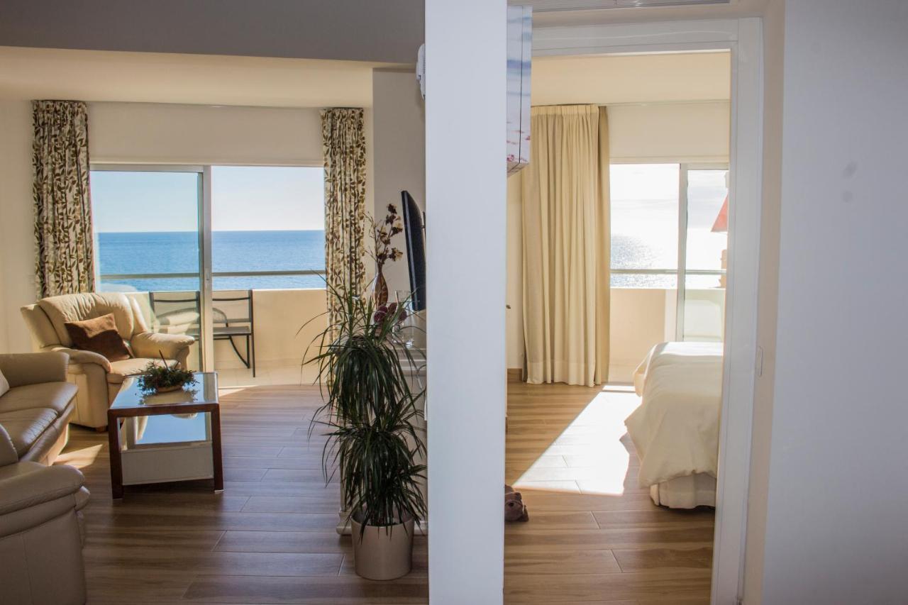 Beachfront Apartment In Fuengirola With Sea Views Exteriör bild