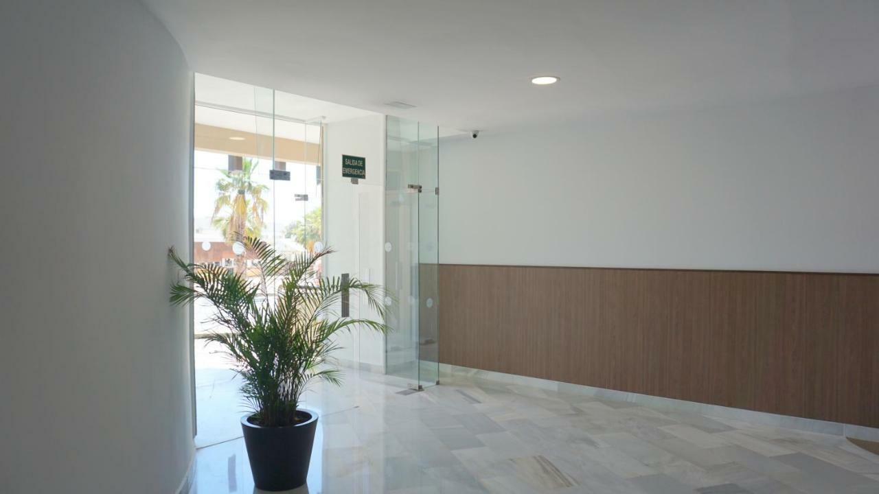 Beachfront Apartment In Fuengirola With Sea Views Exteriör bild