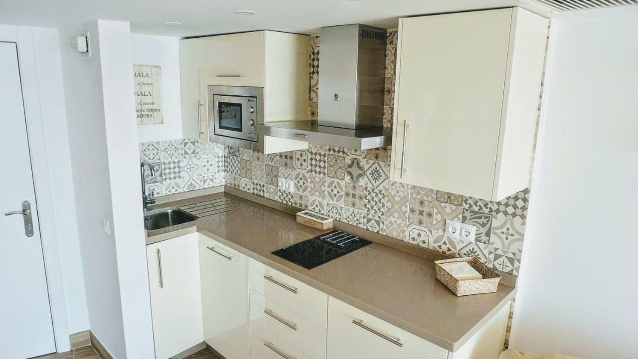 Beachfront Apartment In Fuengirola With Sea Views Exteriör bild