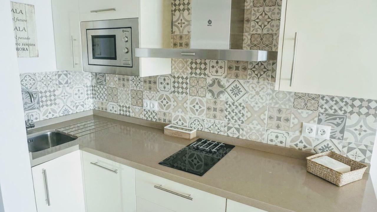 Beachfront Apartment In Fuengirola With Sea Views Exteriör bild